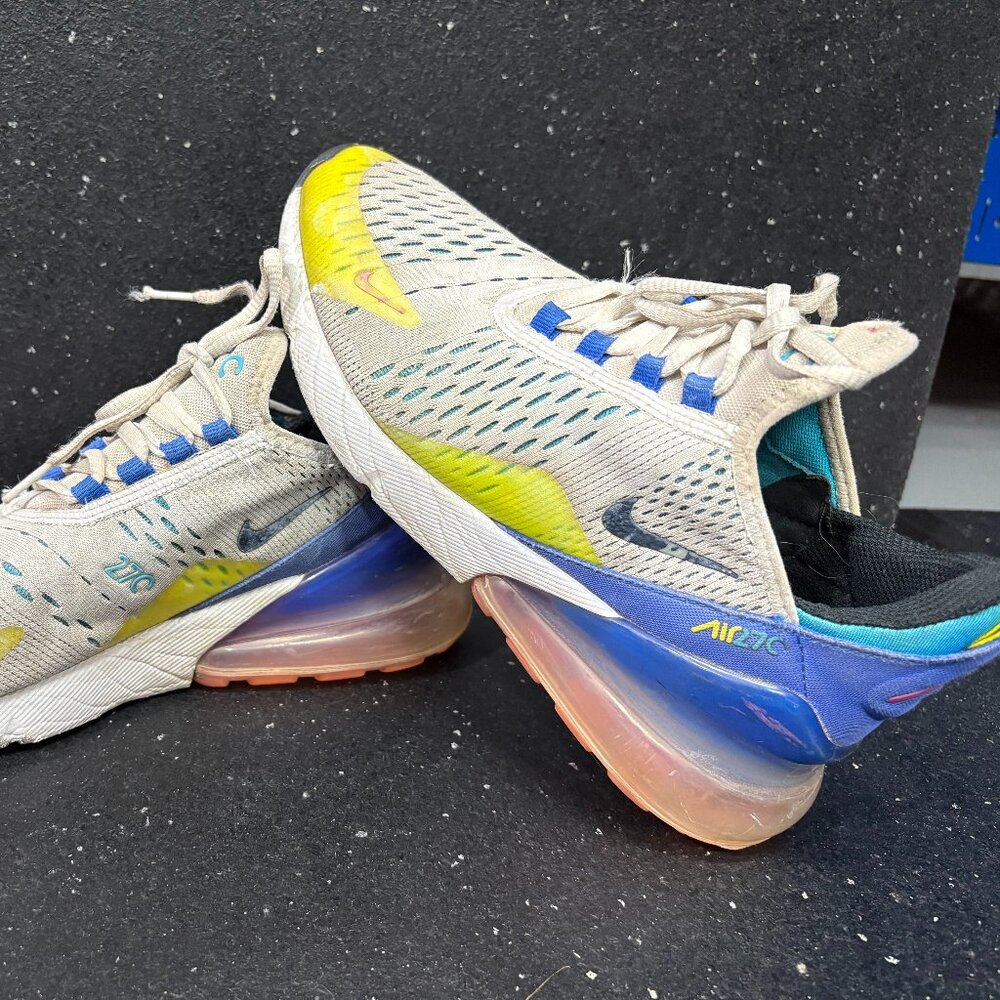 Nike Airmax 270 youth size 5Y Multicolor